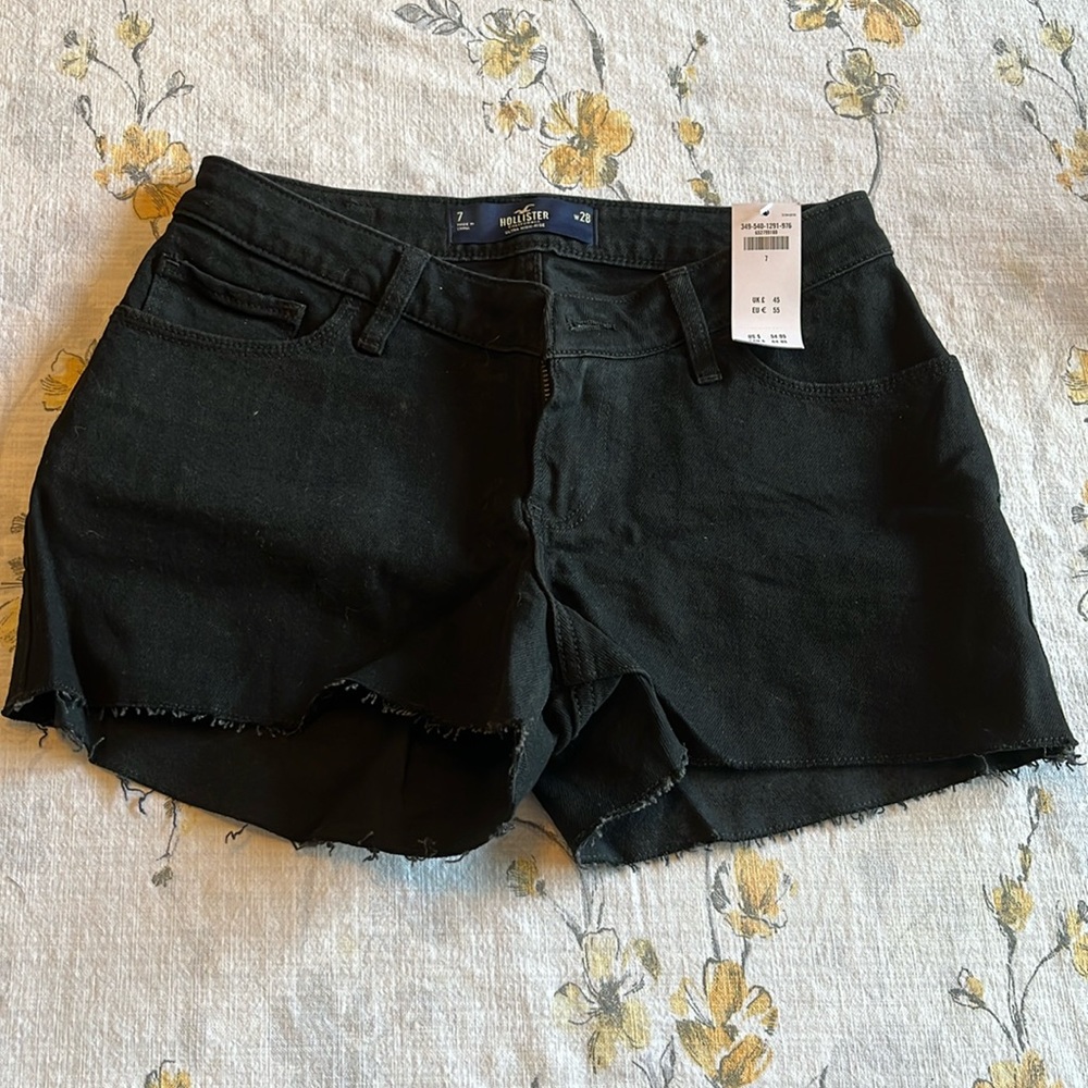 Hollister Ultra High Rise Size 7 Waist 28